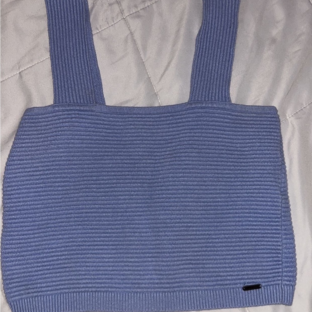 Soft, ribbed, Hollister cropped tank top in color blueish/purple, size: small